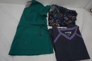 lot 364 image: 3XL Womens Scrub Tops