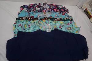 lot 366 image: 3XL Womens Scrub Tops