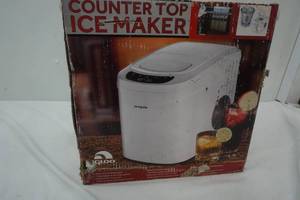 lot 367 image: New Igloo Countertop Iced Maker