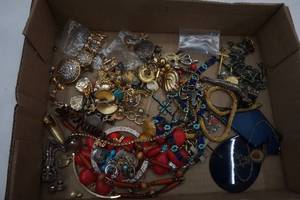 lot 371 image: Lot of Jewelry Findings