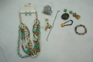 lot 374 image: Variety of Cosmetic Jewelry