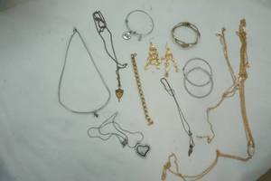 lot 376 image: Variety of Cosmetic Jewelry