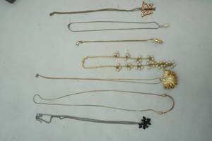 lot 381 image: Variety of Cosmetic Jewelry