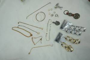 lot 383 image: Variety of Cosmetic Jewelry