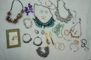 lot 390 image: Variety of Cosmetic Jewelry