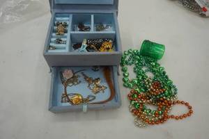 lot 394 image: Kids Jewelry Box with Jewelry and more