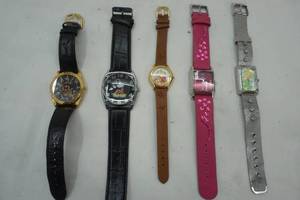 lot 395 image: Variety of Watches (need Batteries)