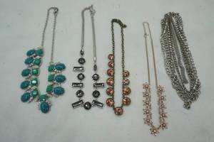 lot 402 image: 4 Cosmetic Necklaces