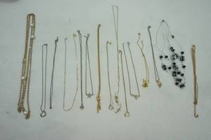 lot 403 image: Variety Of Costume Jewelry Chains and Necklaces