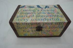 lot 426 image: Decorative Storage Box with Birds on it