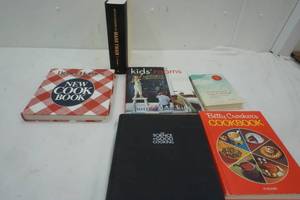 lot 455 image: Variety Books