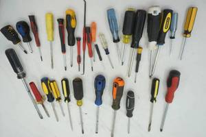 lot 493 image: Variety of Screwdrivers and Brands