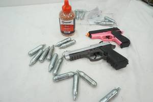 lot 497 image: Mako gas powered BBS Gun, Pink Smith & Wesson BBS gun, Copper coated Steel BBS