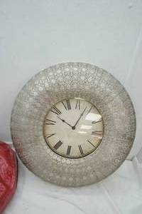 lot 527 image: Wall Clock & Storage Bag