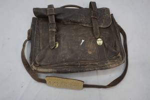 lot 581 image: Used Leather Briefcase