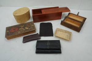 lot 593 image: 3 small wooden dresser boxes, black wallet, 2 wiker baskets,
