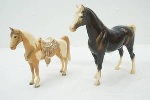 lot 600 image: 2 Horse Figures 1-Breyer Horse, Tan Horse unknown