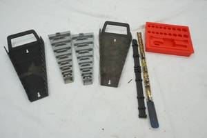lot 609 image: Variety Of Tool Organizers