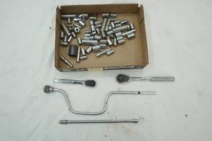 lot 613 image: Tools 38 sockets and ratchets set