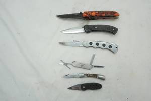 lot 622 image: Variety of Locking Blade Pocket knives