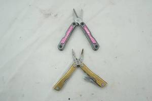 lot 623 image: 2 small multi purpose tools
