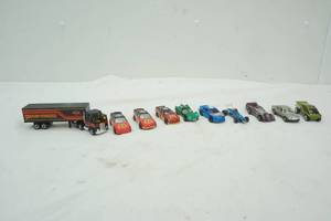 lot 627 image: Variety of Hotwheel & Matchbox Cars