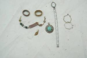 lot 646 image: Jewelry Findings