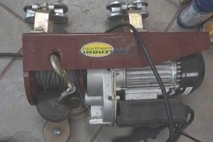 lot 649 image: Northern Industries Electric Hoist