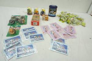lot 657 image: Kid Toys, Bag of Shrek Figure, Small Puzzles, Lego System, Mini Helmets