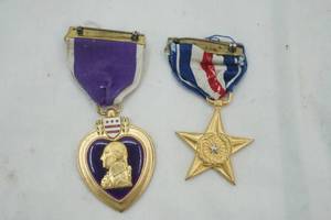 lot 675 image: World War ll Purple Heart & Bronze Star