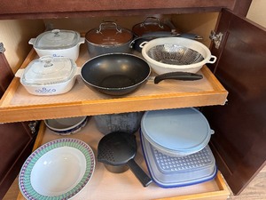lot 180 image: Entire Contents of Kitchen Cupboard