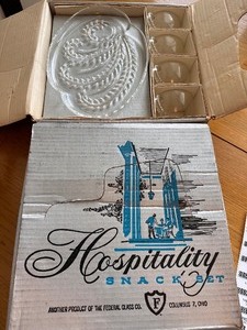 lot 184 image: Two Sets of 4 Hospitality Snack Sets New in Boxes