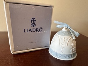 lot 187 image: Lladro Bell 16139 Christmas Bell Mint Condition in Original Box