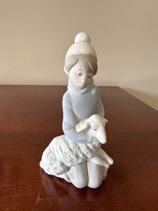 lot 188 image: Lladro Shepherd Boy with Lamb - Matte Finish