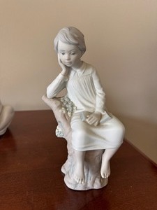 lot 189 image: Lladro Boy with Book on Stump - Matte Finish