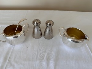 lot 146 image: Onieda Community Silver Plated Serving Pieces - Sugar and Creamer and Salt and Pepper Shaker