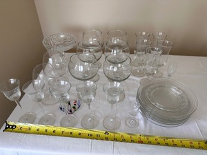 lot 157 image: Variety of Vintage Glassware, Stemmed Wine Glasses and Glass Plates
