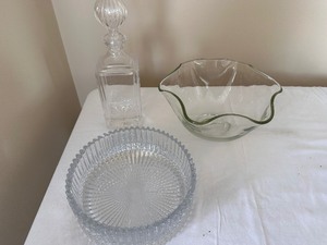 lot 167 image: Variety of Glass Serving Piences