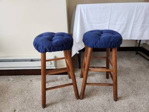lot 13 image: Set of Two Bar Stools