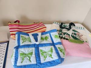 lot 31 image: Variety of Tote Bags