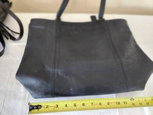lot 37 image: Vintage Black Leather Coach Handbag Purse