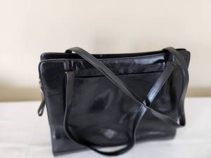 lot 39 image: Black Handbag Purse