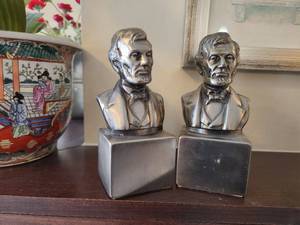 lot 46 image: Vintage Metal Bookends