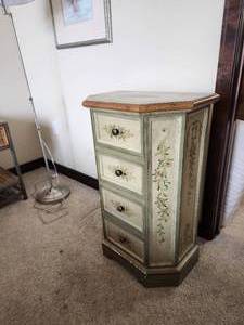 lot 79 image: Decorative Painted Jewelry Cabinet