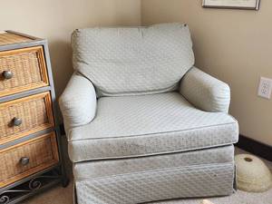 lot 81 image: Vintage Upholstered Chair
