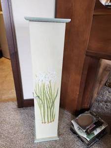 lot 56 image: Decorative Toilet Paper Holder