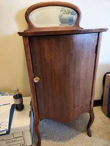 lot 114 image: Antique Cabinet with Beveled Mirror