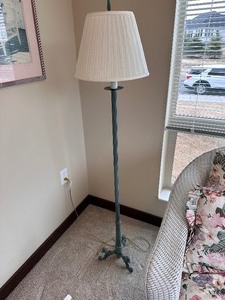 lot 2 image: Vintage Painted Metal Floor Lamp