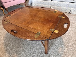 lot 62 image: Vintage Wooden Butler Tray Coffee Table