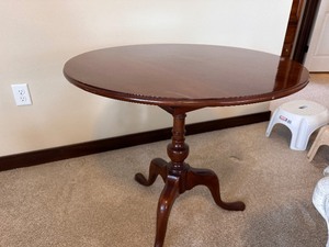 lot 72 image: Queen Anne Style Tilt Top Solid Wood Pedestal Round End Table in Great Shape Cir. 1950s, 30 Diameter